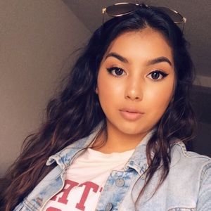 Meet your Posher, Idalis